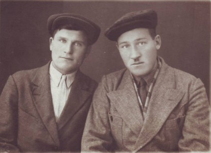 Андрианов Григорий Васильевич (слева). 1930-е гг.