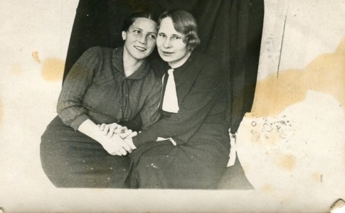 Дик Таисия Филипповна (справа) с подругой. 1938 г.
