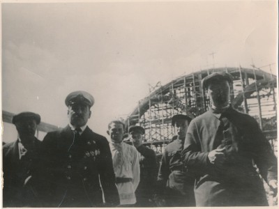 В.К. Блюхер на площадке судостроительного завода