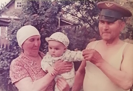 Лопатины Леонид Иванович и Нина Ивановна с внуком.