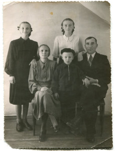 Семья Котляровых. Конец 1940-х, начало 1950-х гг.
