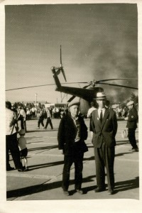 Встречают вертолет с Ю.А, Гагариным у Дома молодежи. 1967 г.