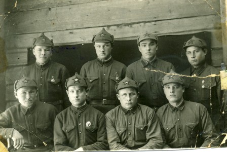 Бойцы 39 военно-строительного батальона. 1936 г. 1 ряд, второй слева Мадзигон П.И.